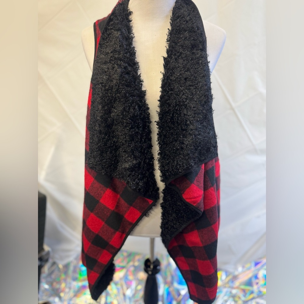 Women’s Black And Red buffalo Plaid Teddy Vest NWOT Size Med MSRP $60